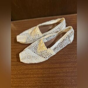 Shimmery eyelit white Lace Toms Women's Shoes